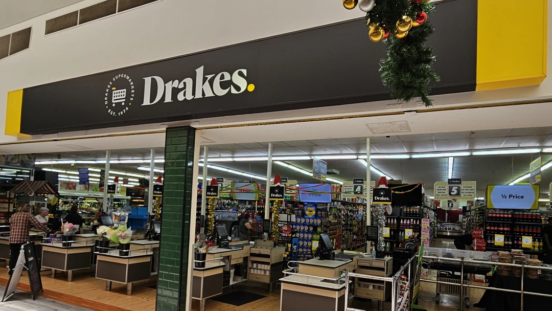 Drakes Supermarket Traders Store Front